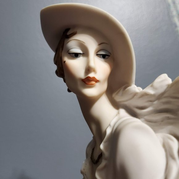 GIUSEPPE ARMANI FIGURINE